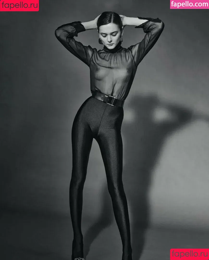 Charlotte Lawrence / charlottelawr / charlotteslawrence Onlyfans Photo Gallery 