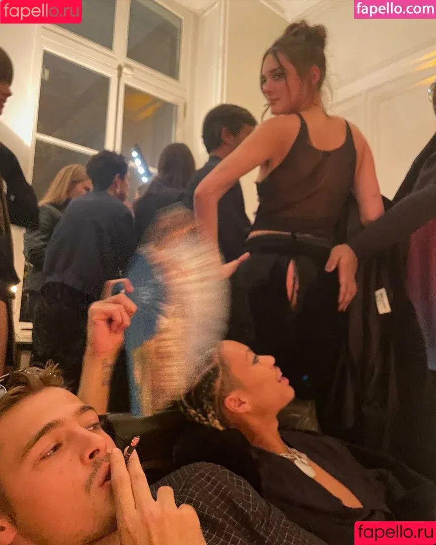 Charlotte Lawrence / charlottelawr / charlotteslawrence Onlyfans Photo Gallery 