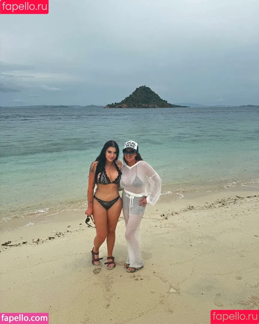 Madison Sinclair / maddsinclair / madisonsinclair Onlyfans Photo Gallery 