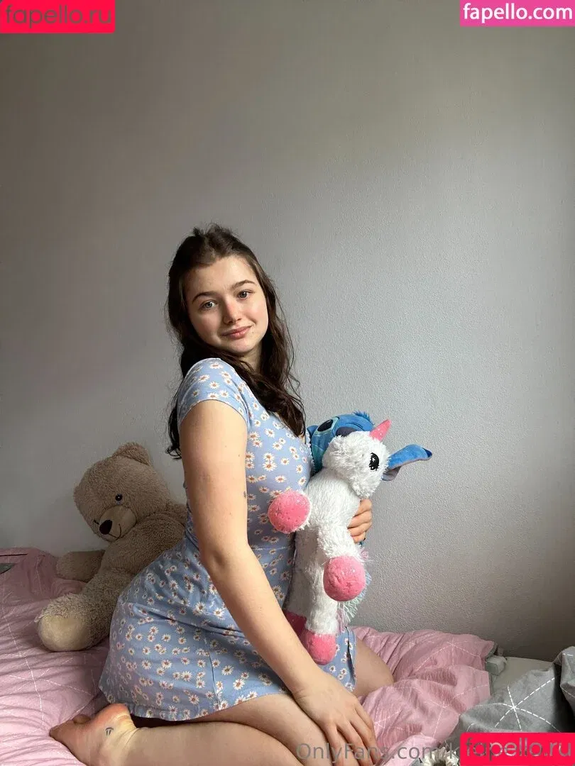Malá Holčička / kleine.xenia / xeniaa_of Onlyfans Photo Gallery 