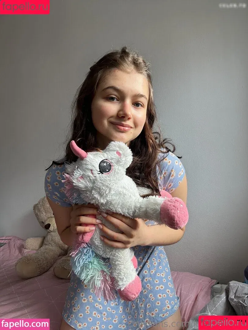 Malá Holčička / kleine.xenia / xeniaa_of Onlyfans Photo Gallery 