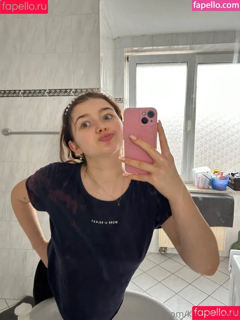 Malá Holčička / kleine.xenia / xeniaa_of Onlyfans Photo Gallery 