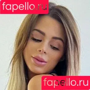 Lucy Vee / itsluccivee / lucyvixen Onlyfans Photo Gallery 