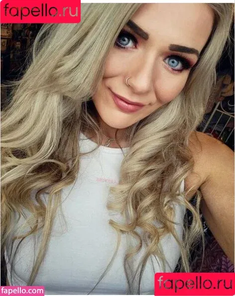 Session Moth Martina / mothfromdaflats / session_moth_martina / sessionmoth Onlyfans Photo Gallery 