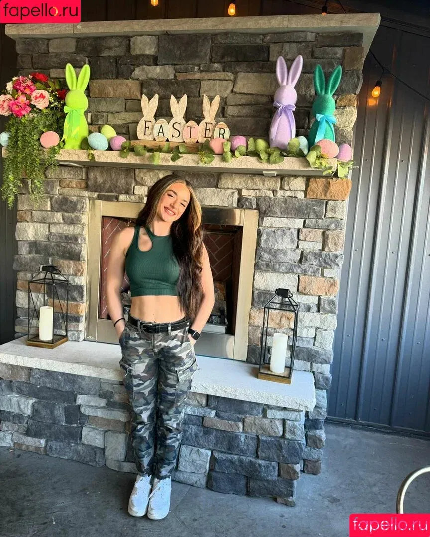 Kersten McAbee / Paige / paigeblossoms / paigetothestage Onlyfans Photo Gallery 