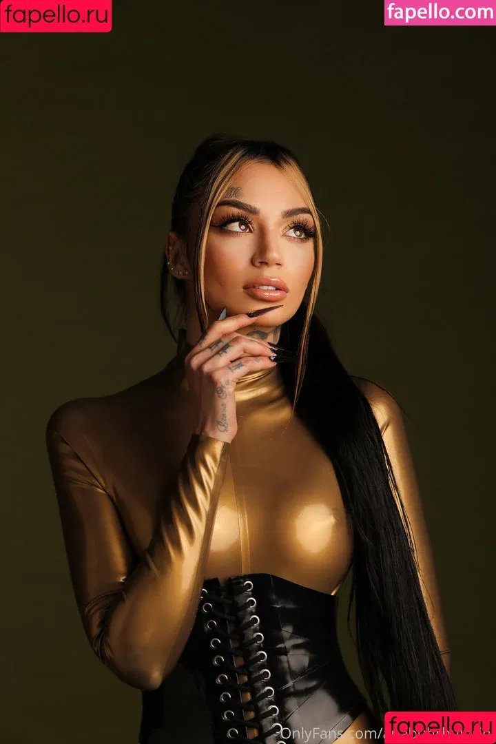 Ana Buhr Buldrini / anabbad / anabuhrbuldrini Onlyfans Photo Gallery 