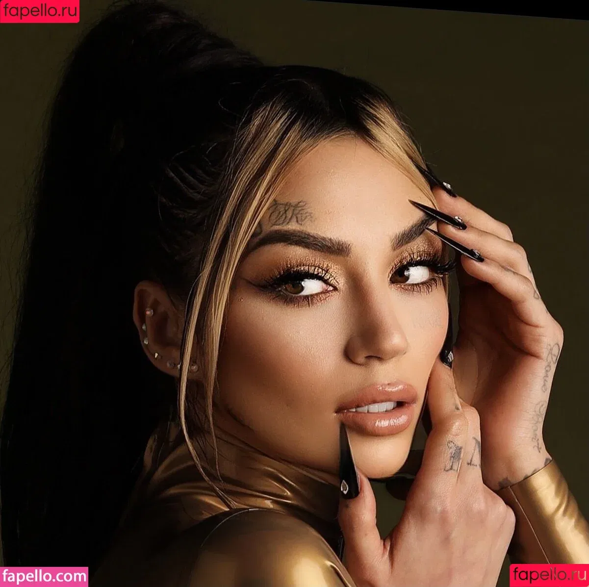 Ana Buhr Buldrini / anabbad / anabuhrbuldrini Onlyfans Photo Gallery 