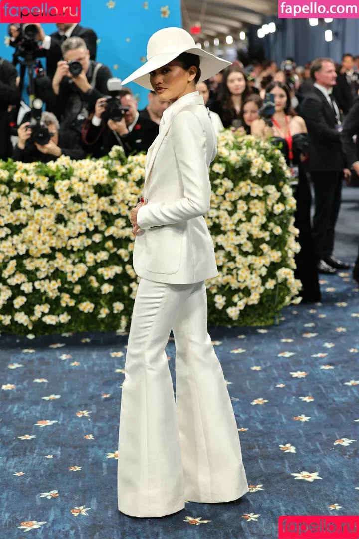 Zendaya / zayarose11 Onlyfans Photo Gallery 