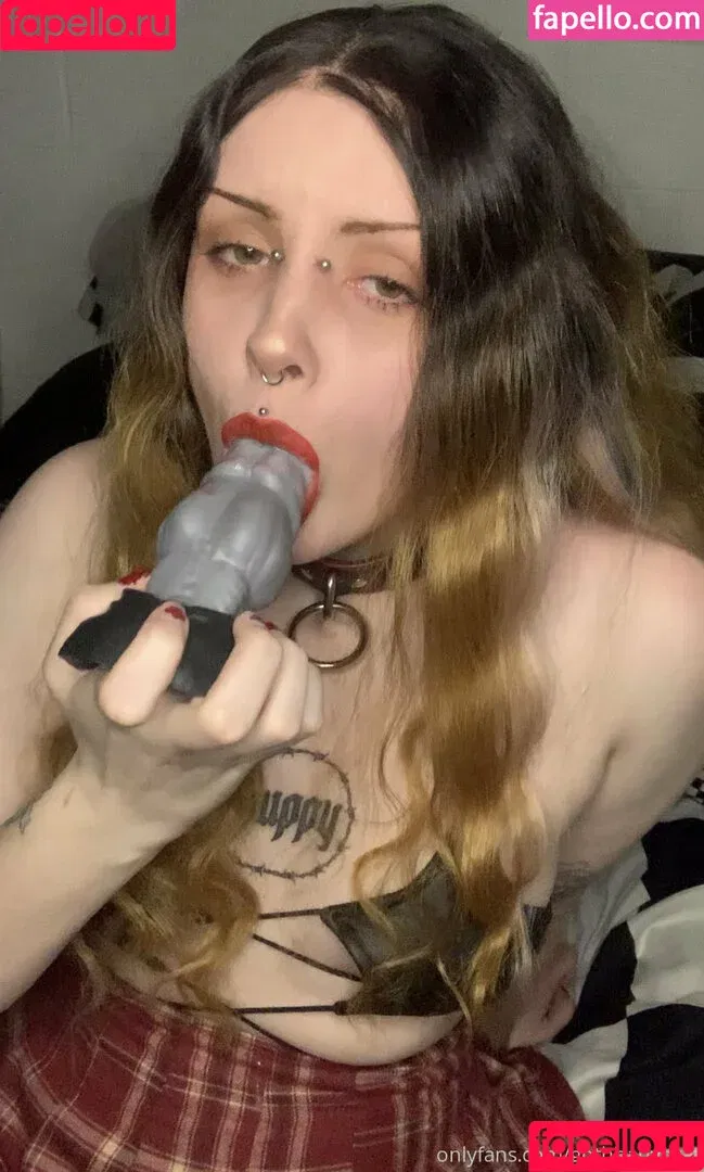 Gothbabybrat / trashbabybrat666 Onlyfans Photo Gallery 