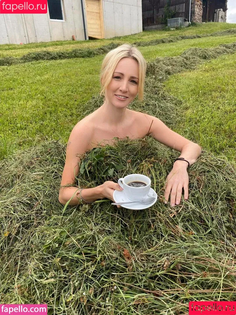 Melissa Naschenweng / melissa_naschenweng Onlyfans Photo Gallery 