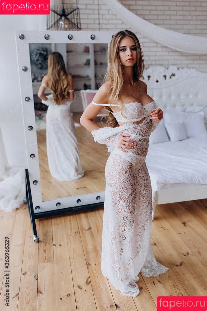 AvrilDollX / avril_dollx Onlyfans Photo Gallery 