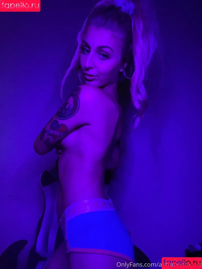 angellynnxo / lynnexofficial94 Onlyfans Photo Gallery 