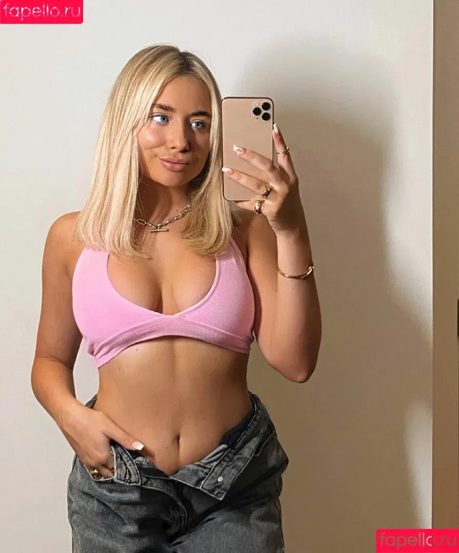 Saffron Barker / SaffronBarker / thegoddesssaffron Onlyfans Photo Gallery 