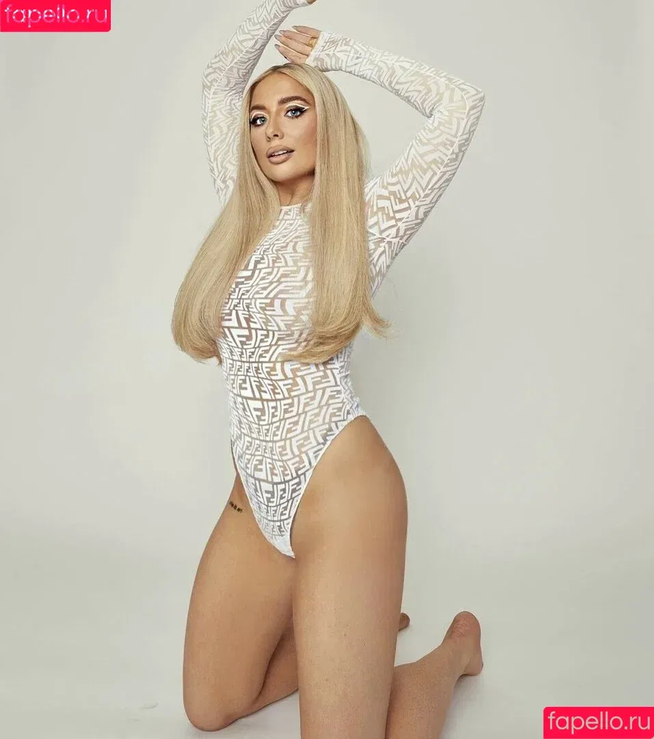 Saffron Barker / SaffronBarker / thegoddesssaffron Onlyfans Photo Gallery 