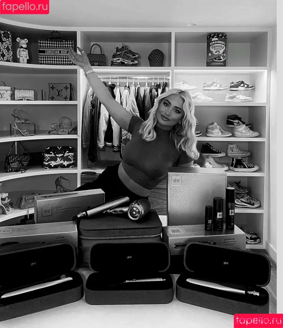 Saffron Barker / SaffronBarker / thegoddesssaffron Onlyfans Photo Gallery 