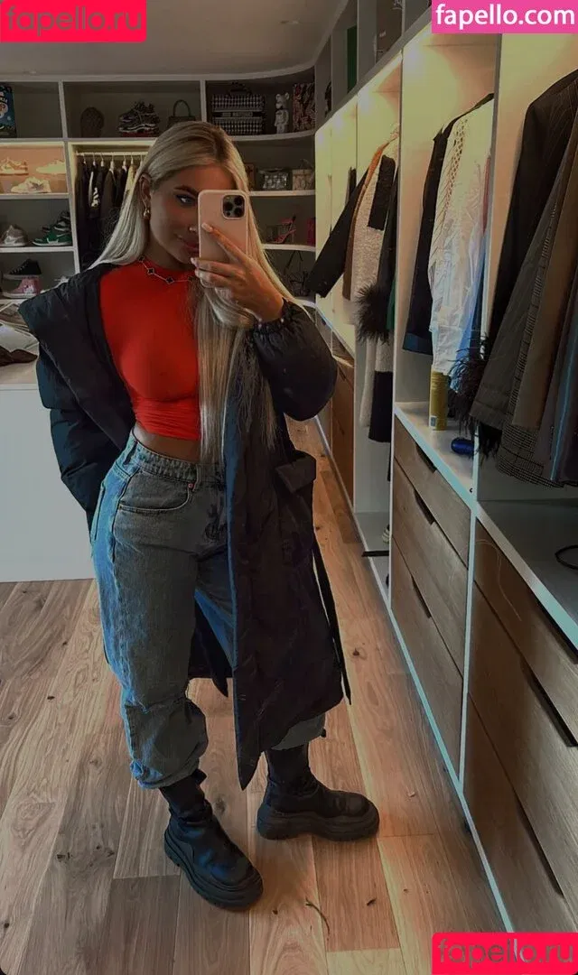 Saffron Barker / SaffronBarker / thegoddesssaffron Onlyfans Photo Gallery 