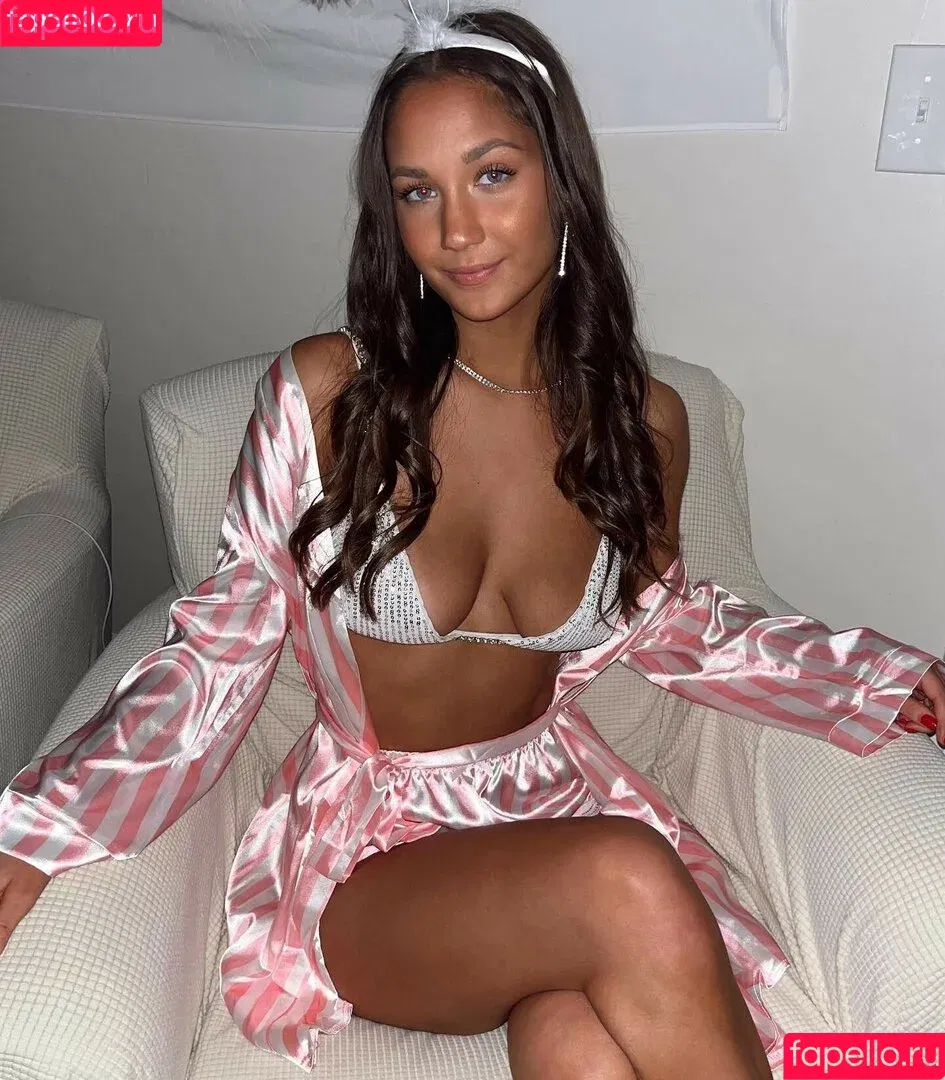 Stephanie Zustovich / stephaniezustovich Onlyfans Photo Gallery 