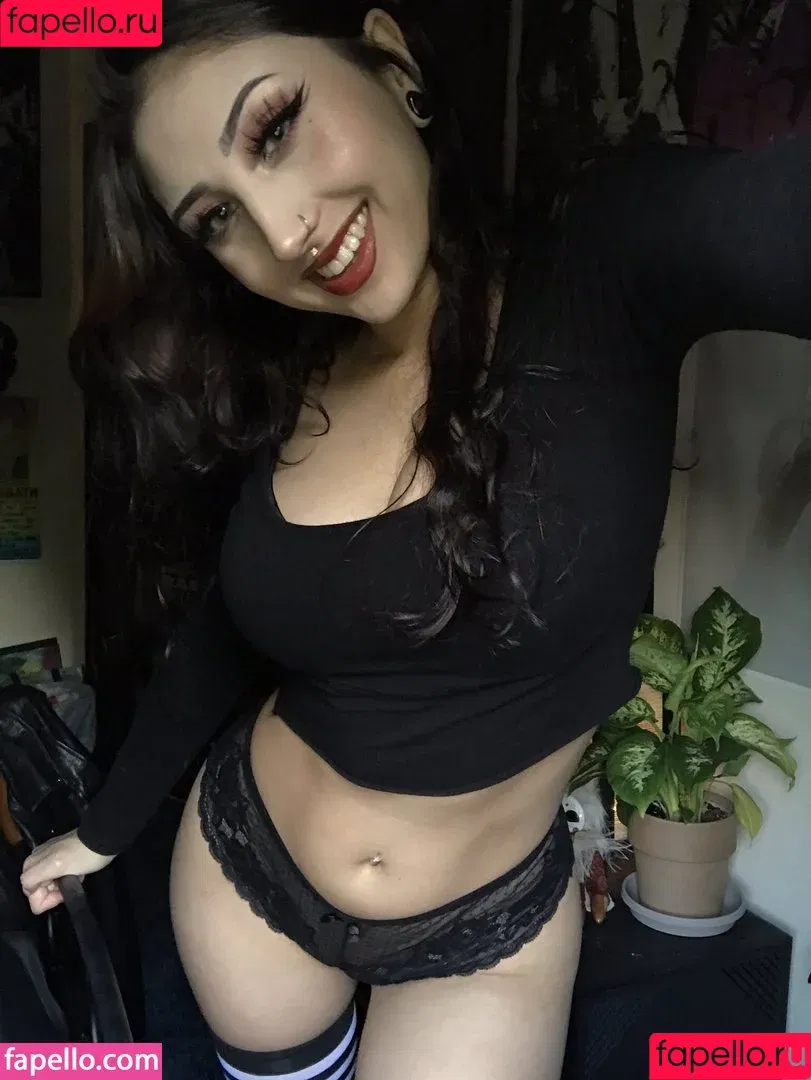 Lilith Black / _lilith_black / lilith_baby_ / pain_is_my_domain Onlyfans Photo Gallery 