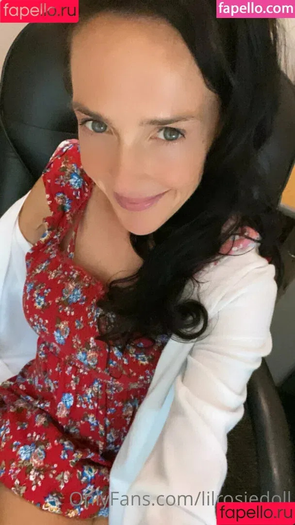 lilrosiedoll / rosiegirllondon Onlyfans Photo Gallery 