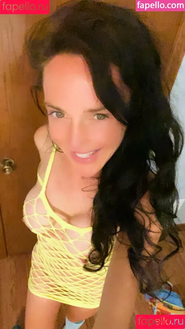 lilrosiedoll / rosiegirllondon Onlyfans Photo Gallery 