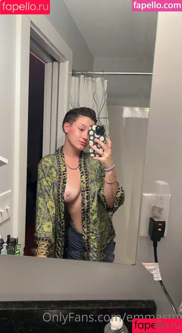 Ashley Barr / Emma Mae / Emma Monday / Emma Ray / EmmaMaeXXX / mae.barr Onlyfans Photo Gallery 