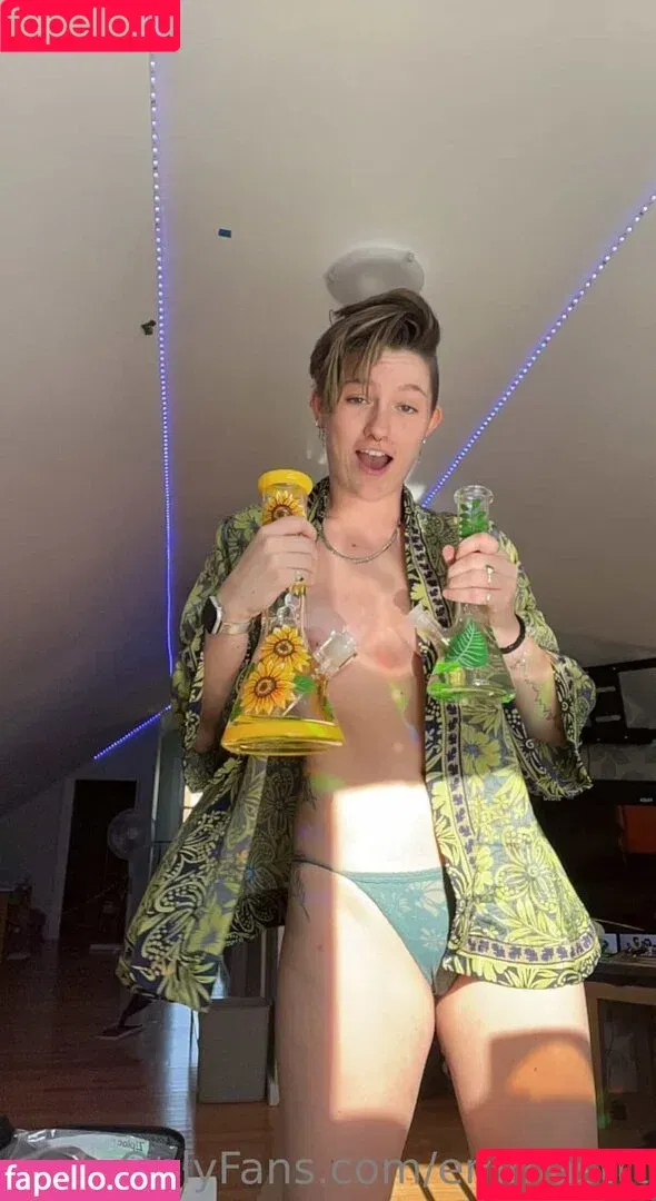 Ashley Barr / Emma Mae / Emma Monday / Emma Ray / EmmaMaeXXX / mae.barr Onlyfans Photo Gallery 