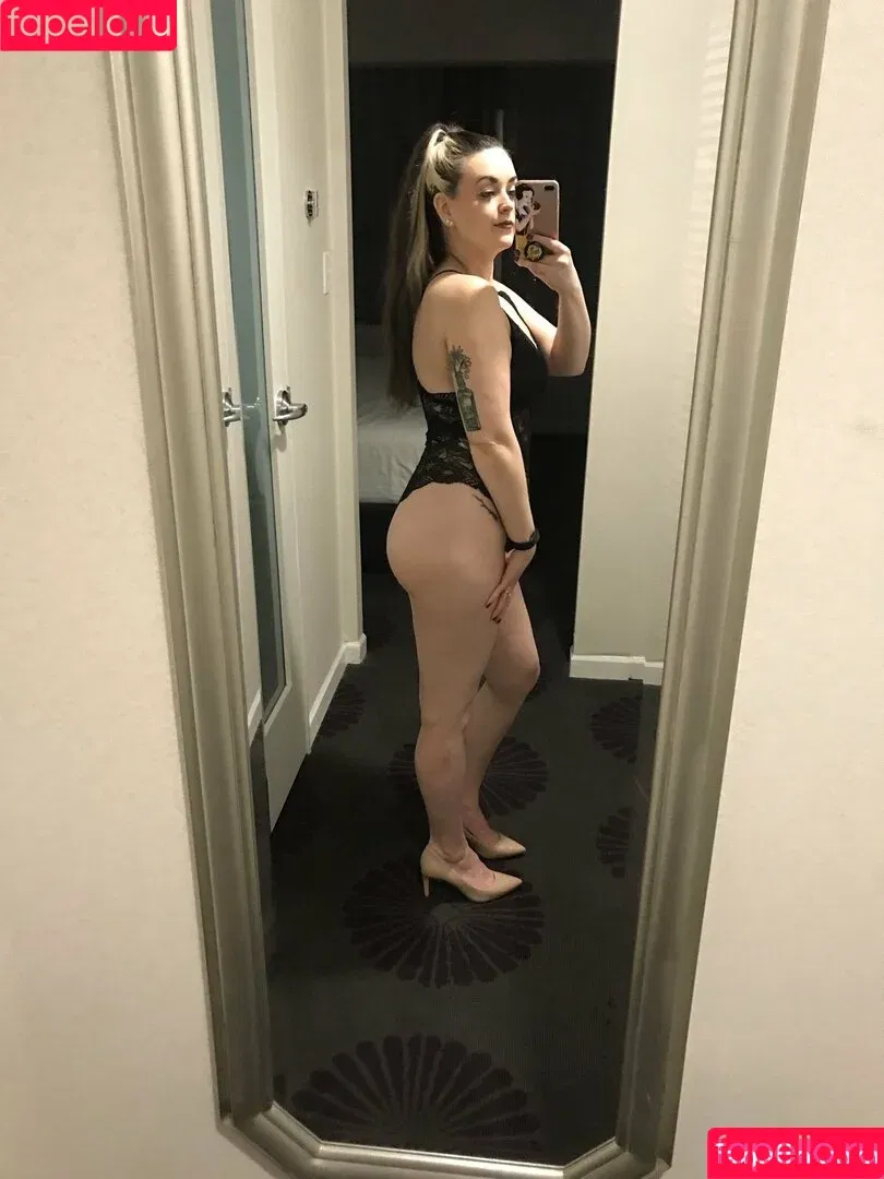 Karbut / Karby / Katastrofe / Kayla / kayla_itsines Onlyfans Photo Gallery 