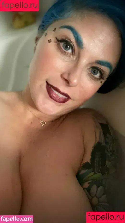 Penny Pax / apoundtoapenny / pennypax Onlyfans Photo Gallery 