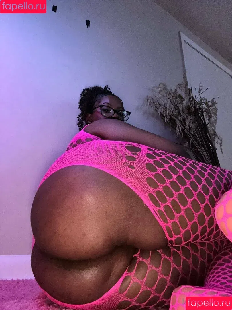 creamyychanel Onlyfans Photo Gallery 