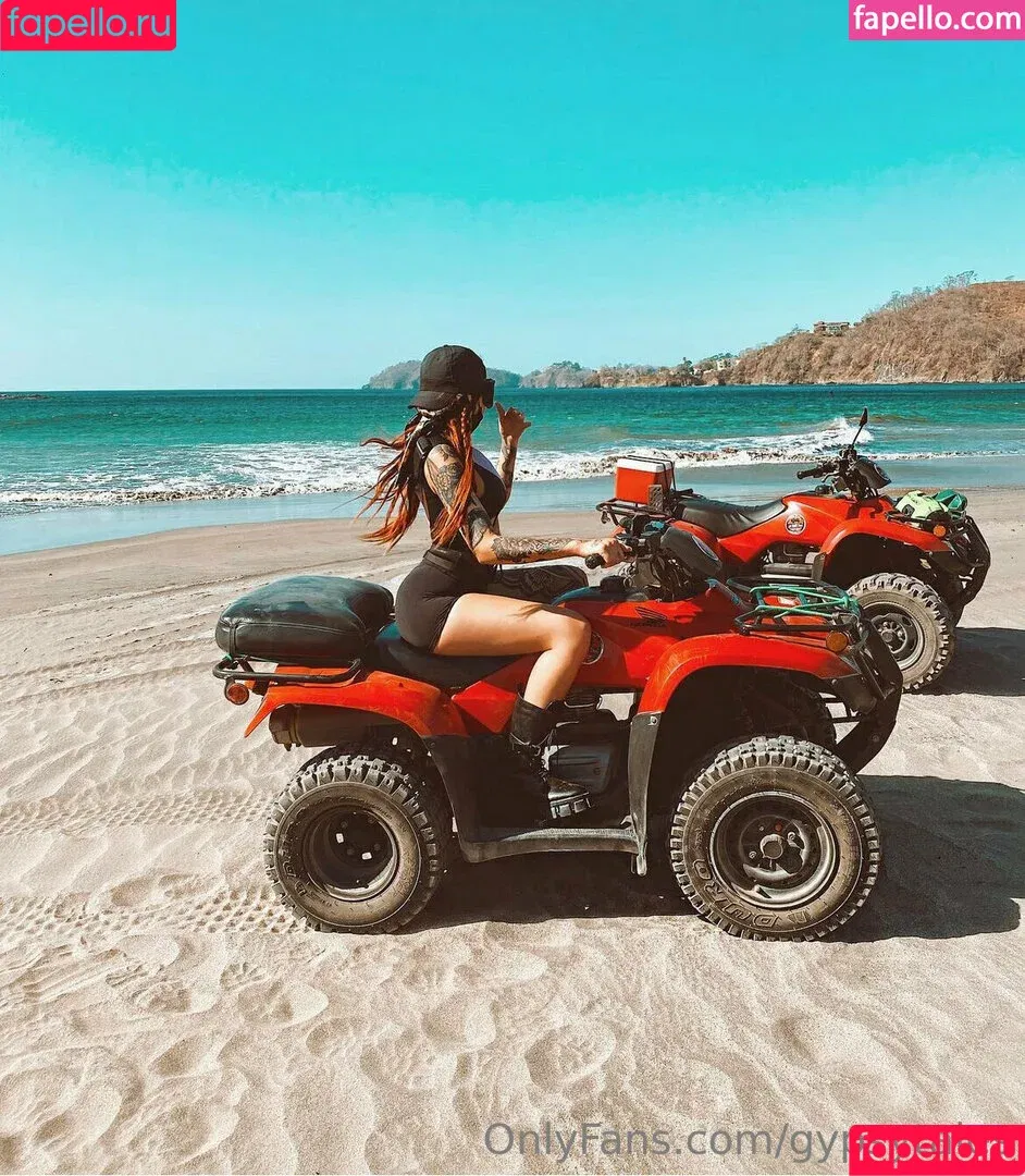 gypsytales / gypsytalespodcast Onlyfans Photo Gallery 