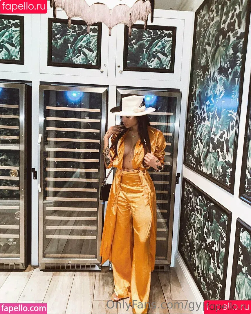 gypsytales / gypsytalespodcast Onlyfans Photo Gallery 