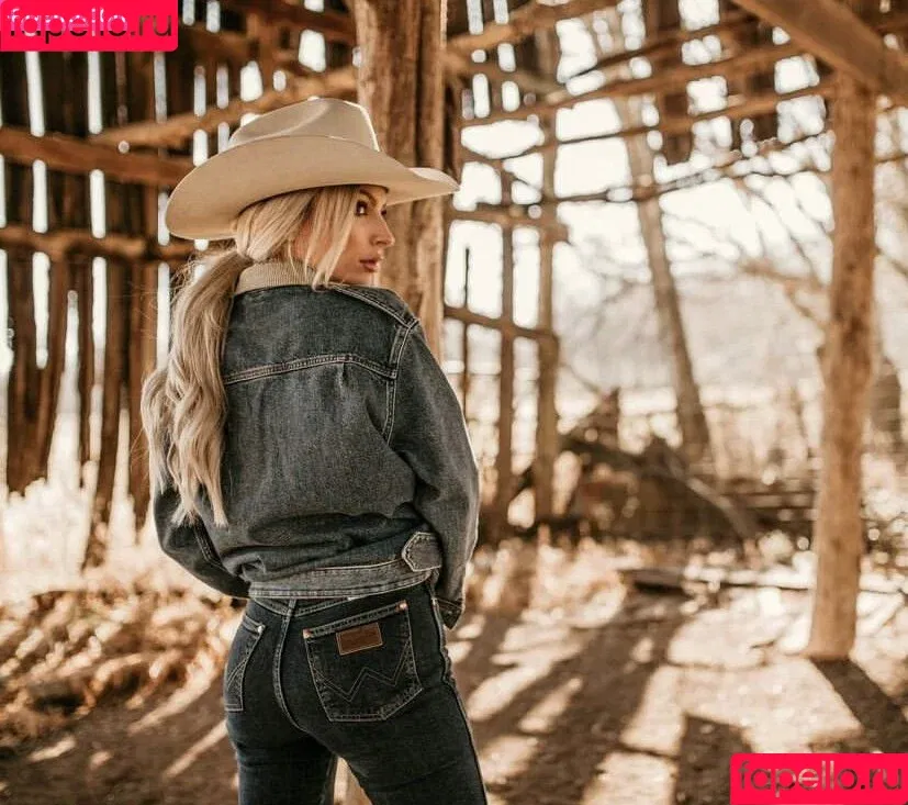 Holly Stocks / holly_stocks_ / hollystarkk Onlyfans Photo Gallery 