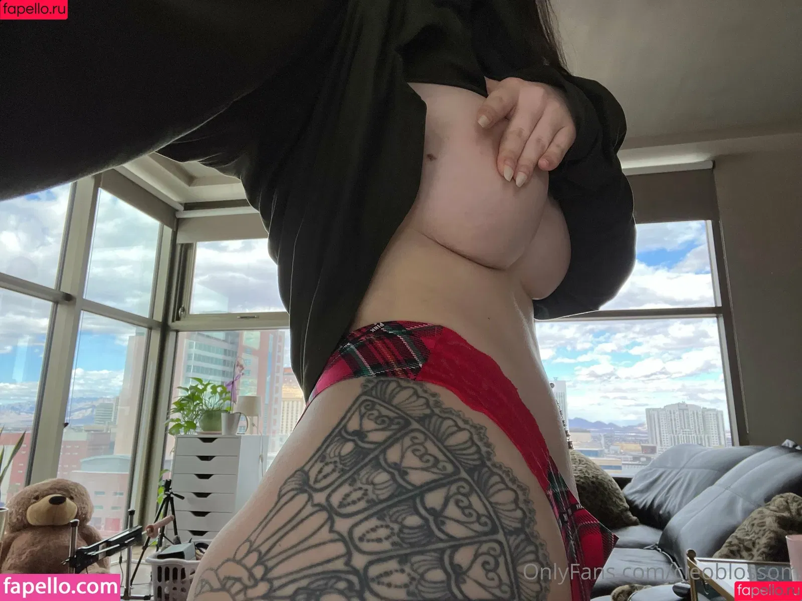 cleoblossom / cleoblossomTV / notcleoblossom Onlyfans Photo Gallery 