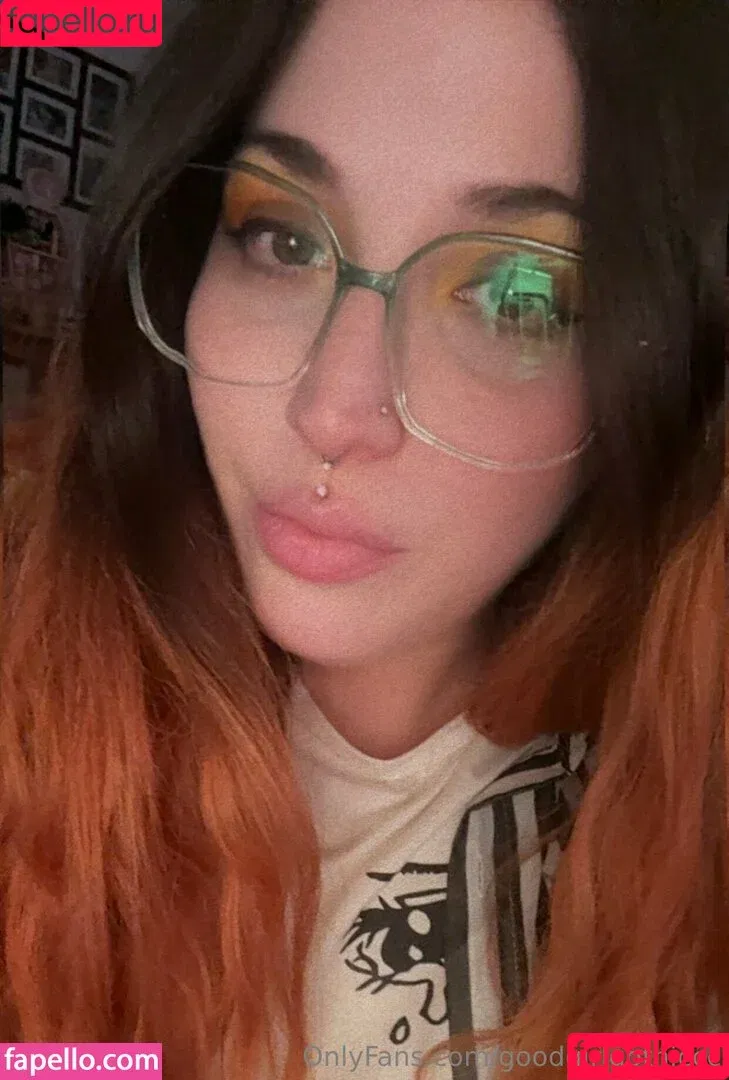 goodgirlgothiccc / iamgoodgirlla Onlyfans Photo Gallery 