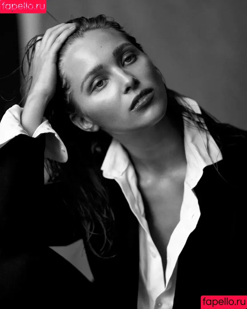 Laura Oganessian / lauraoganessian Onlyfans Photo Gallery 