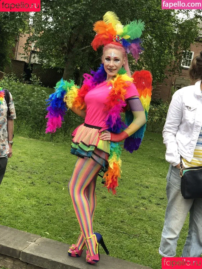 bombchel / shopbombchel Onlyfans Photo Gallery 