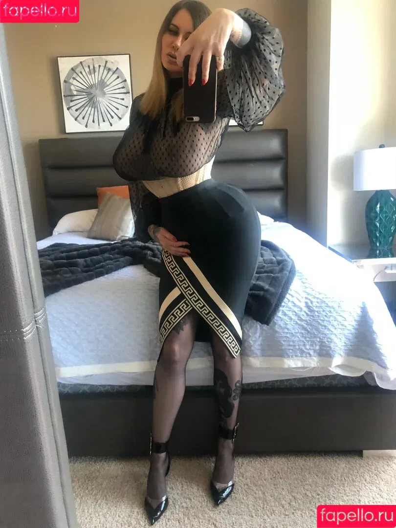 Madeline Marlowe / madeline_marlowe / maitressem Onlyfans Photo Gallery 