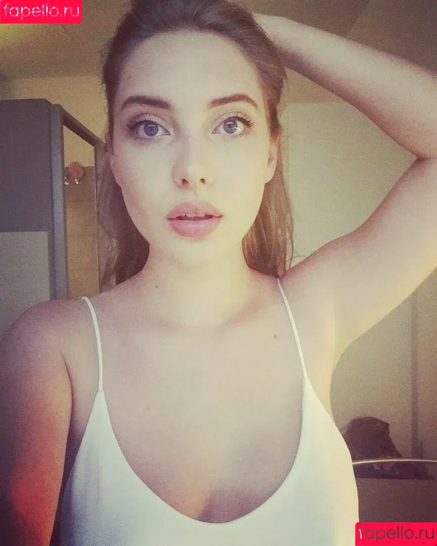 Alissa Strekozova / alissaofficial_ Onlyfans Photo Gallery 