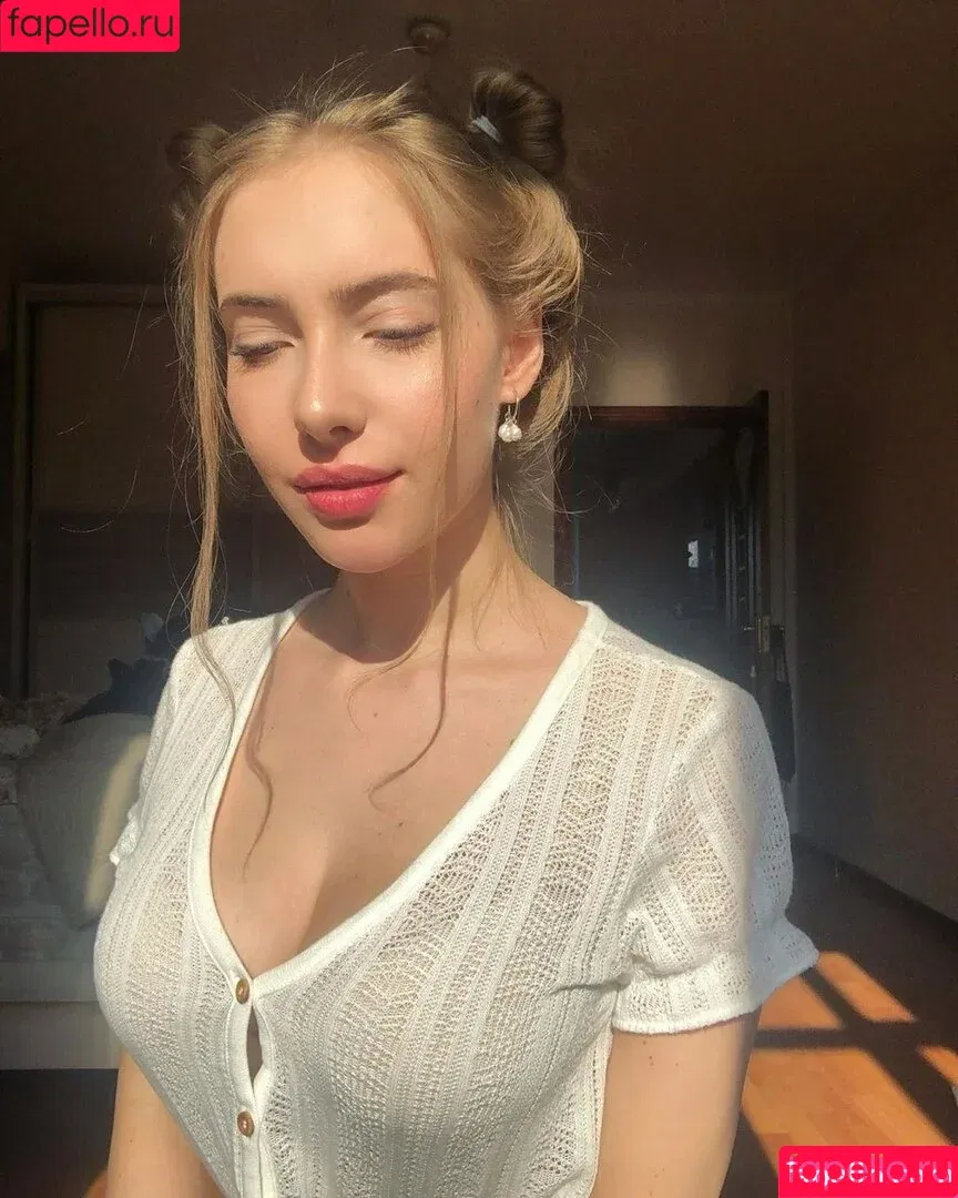 Alissa Strekozova / alissaofficial_ Onlyfans Photo Gallery 