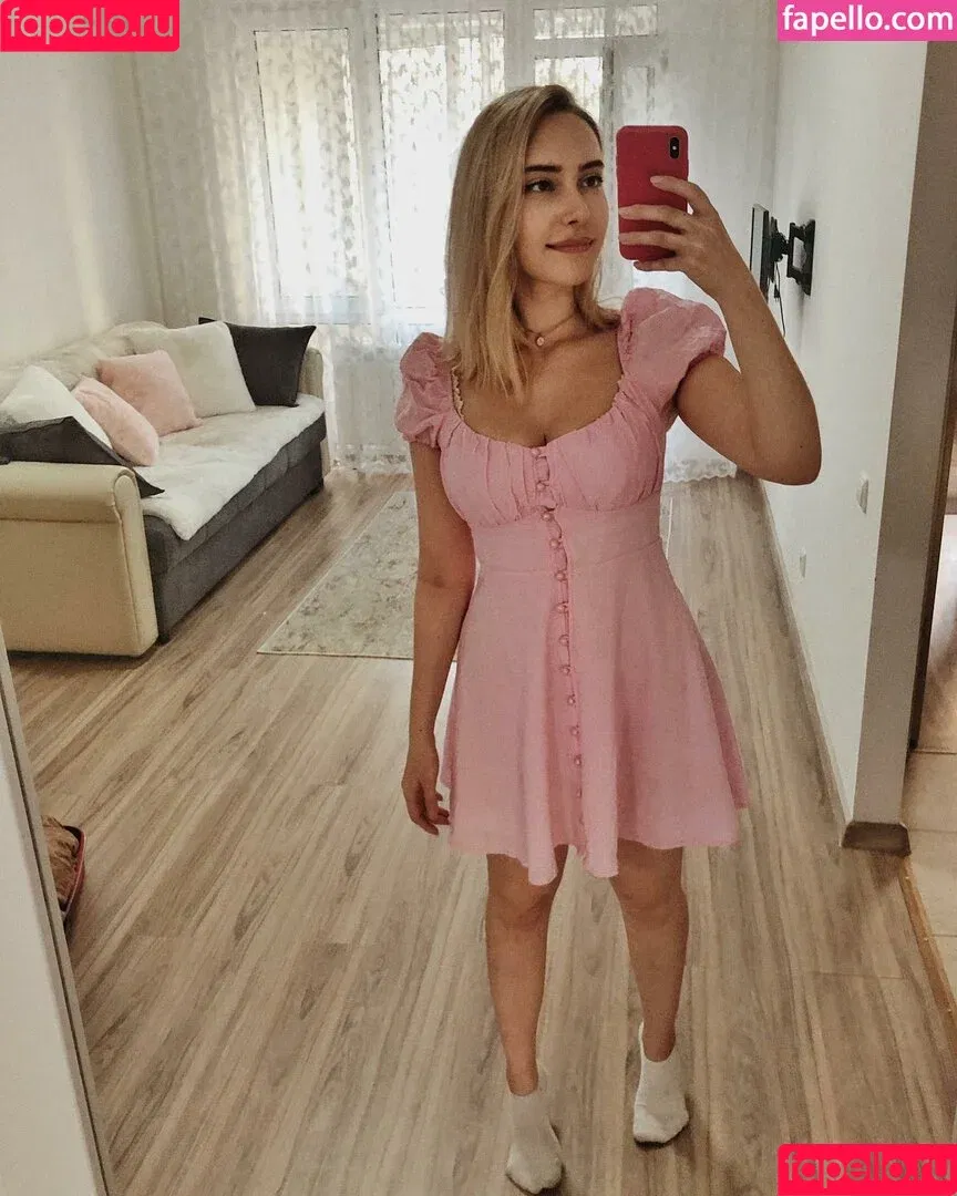 Alissa Strekozova / alissaofficial_ Onlyfans Photo Gallery 