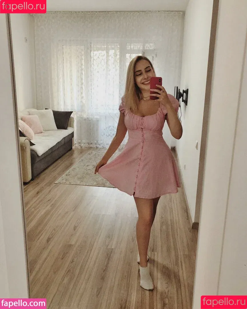 Alissa Strekozova / alissaofficial_ Onlyfans Photo Gallery 