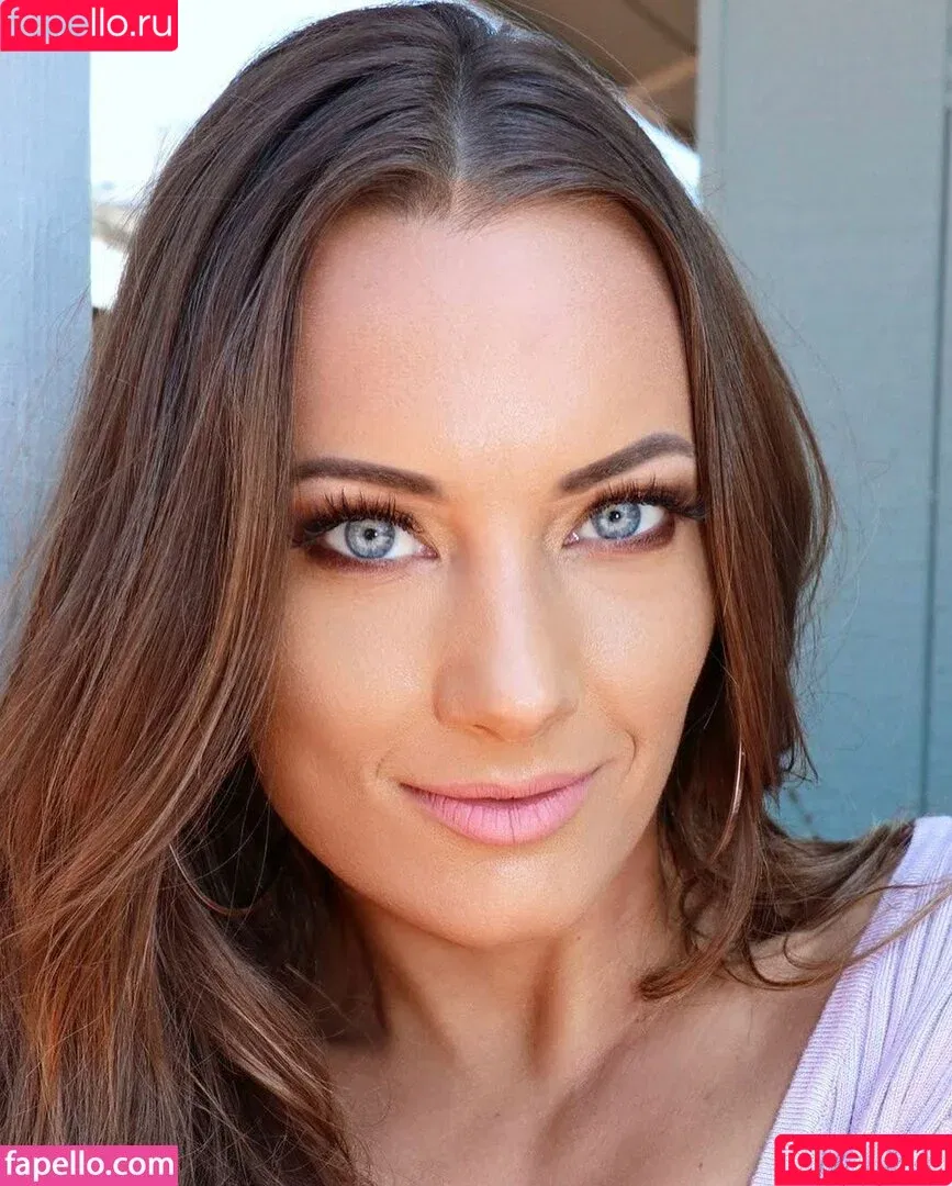 Britney Marie / brittney124 / ojosdelmar1 Onlyfans Photo Gallery 