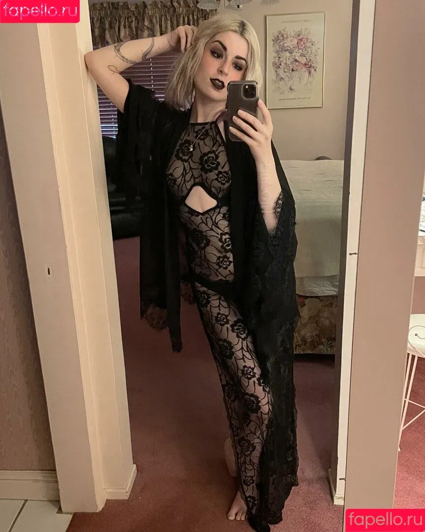 Nic Lynn / tithegirl Onlyfans Photo Gallery 