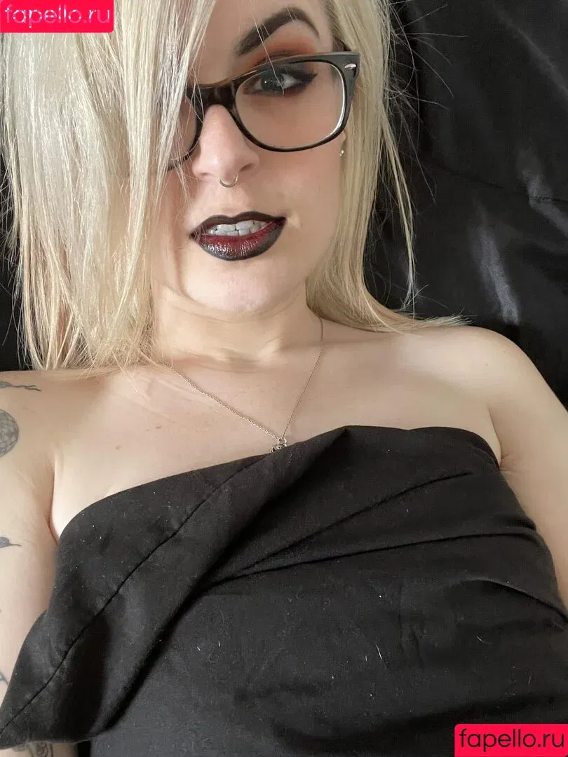 Nic Lynn / tithegirl Onlyfans Photo Gallery 