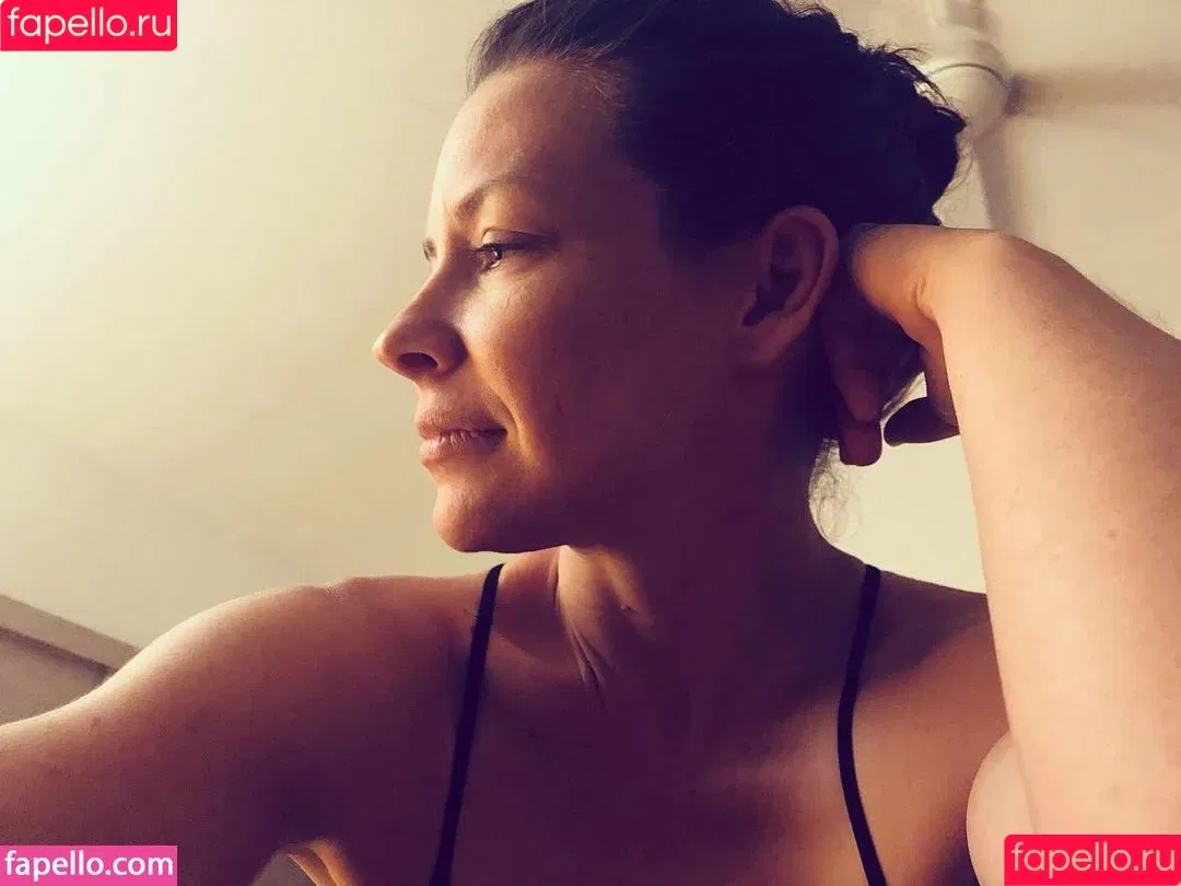 Evangeline Lilly / evangelinelillyofficial / lilyevangeline Onlyfans Photo Gallery 