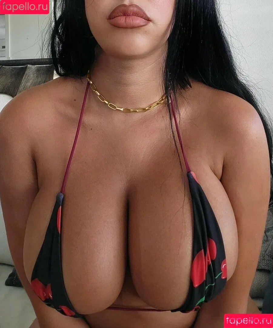 Mikaela Barbosa / Mikaelabrbs Onlyfans Photo Gallery 