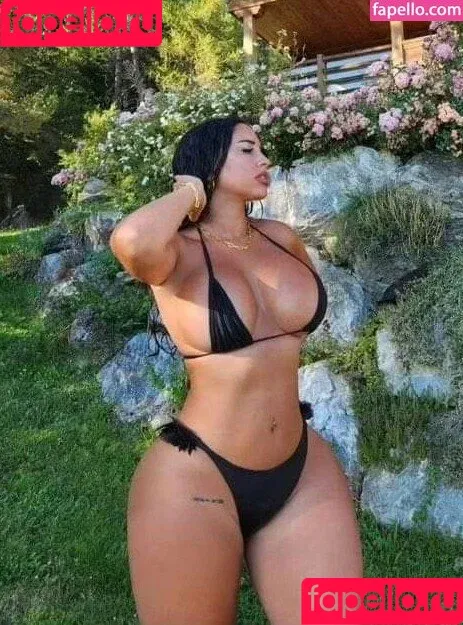 Mikaela Barbosa / Mikaelabrbs Onlyfans Photo Gallery 