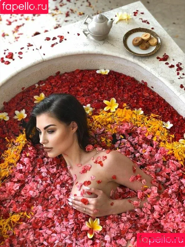 Izunia Motyl / izunia.motyl.travel / izuniamodel Onlyfans Photo Gallery 