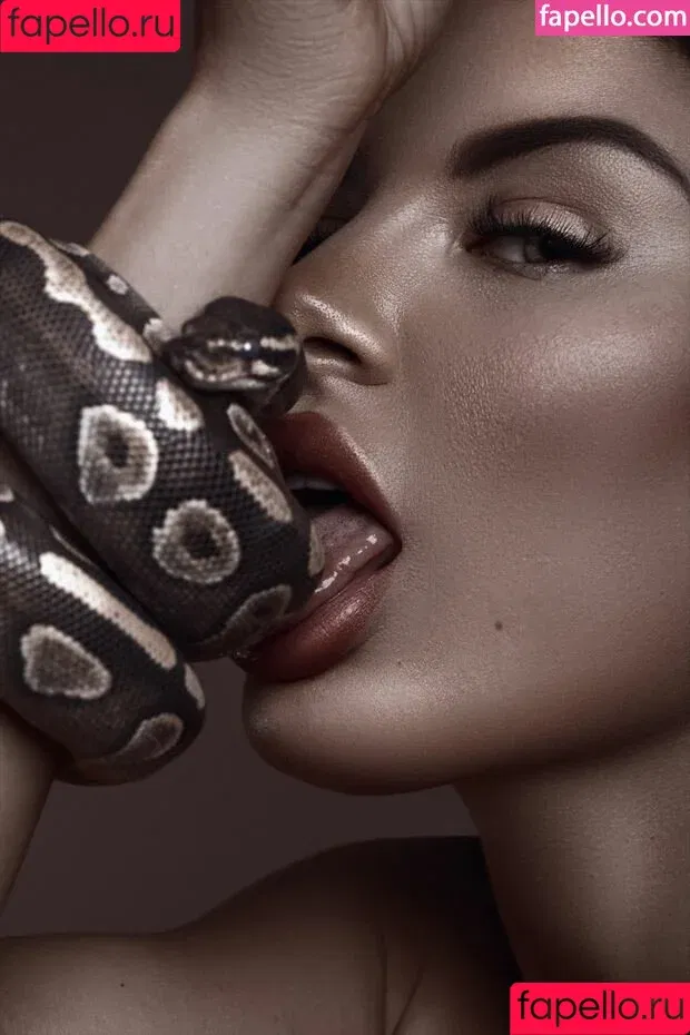 Izunia Motyl / izunia.motyl.travel / izuniamodel Onlyfans Photo Gallery 