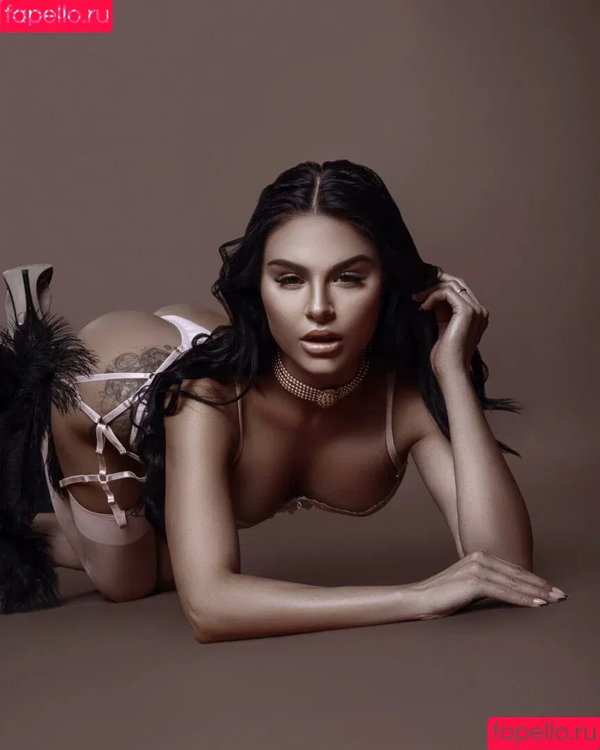 Izunia Motyl / izunia.motyl.travel / izuniamodel Onlyfans Photo Gallery 